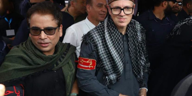 CM Omar Abdullah Joins Youm-e-Ashura Mourners at Zadibal, Distributes Water at Sabeel