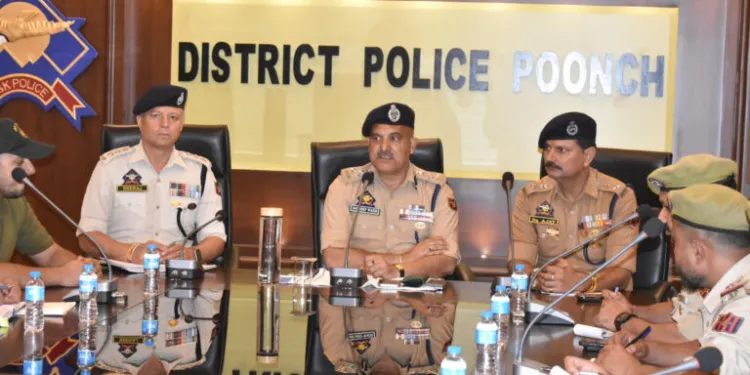 DIG Visits Areas Along LoC In Poonch, Reviews Security Situation