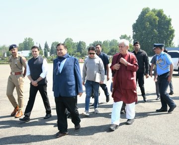 LG Manoj Sinha Receives Union Minister Nitin Gadkari in Srinagar