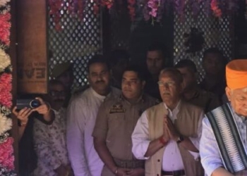 LG Manoj Sinha pays obeisance at Kheer Bhawani temple