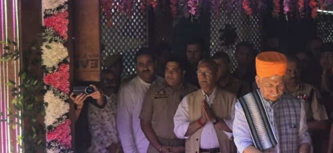 LG Manoj Sinha pays obeisance at Kheer Bhawani temple