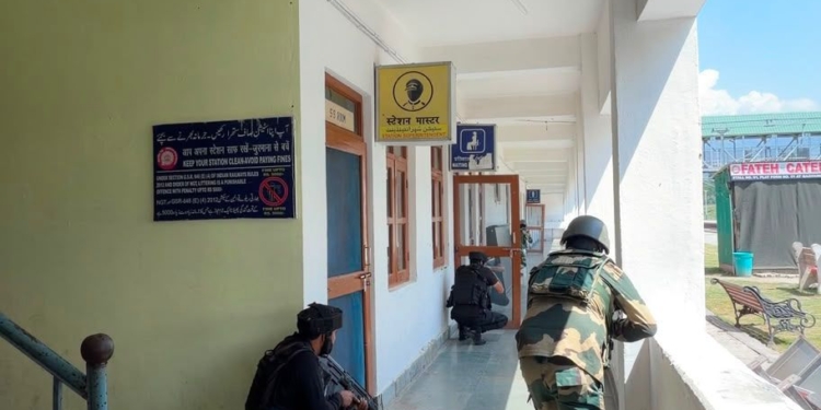 Kulgam Police Conducts Joint Mock Drill at Qazigund Railway Station Ahead of SANJY-2026