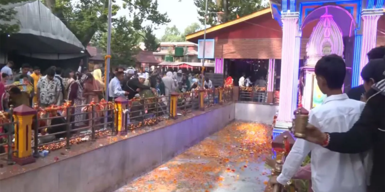 Thousands converge at Tulmulla Shrine to participate in Kheer Bhawani Mela
