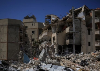 Israel and Lebanon agree to implement ceasefire