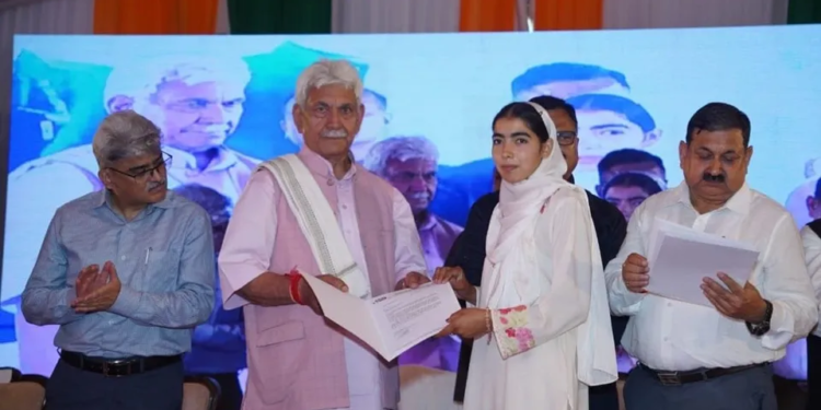 My resolve to develop J&K border villages like cities, towns : LG Sinha