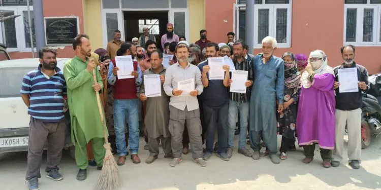 Sweepers Protest Outside MC Sopore Office, Urge Govt to Regularise Services