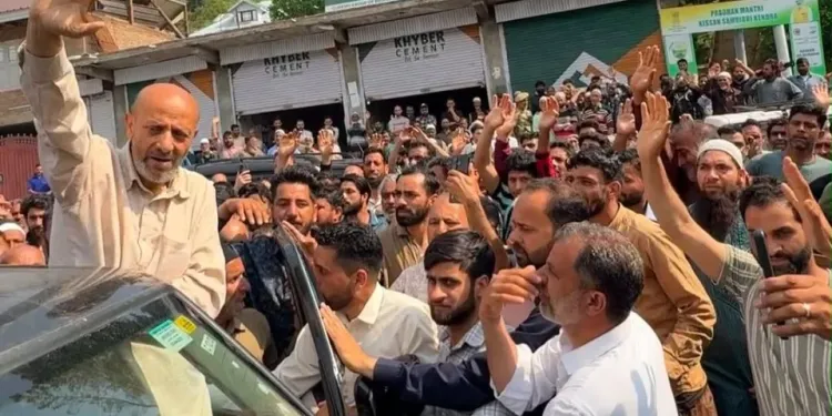 Return to Tihar Jail : Thousands Defy Restrictions to Bid Emotional Farewell to MP Er Rashid