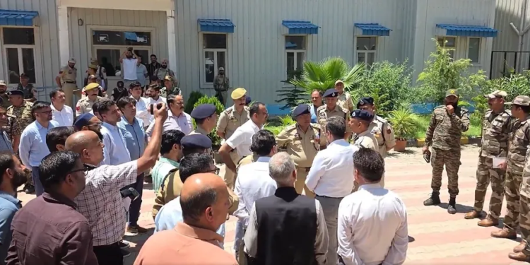 Top officials review Amarnath yatra arrangements along Jammu-Srinagar NH