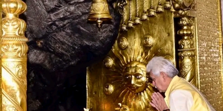 LG Sinha Pays Obeisance at Shri Mata Vaishno Devi Shrine, Prays for Peace and Prosperity