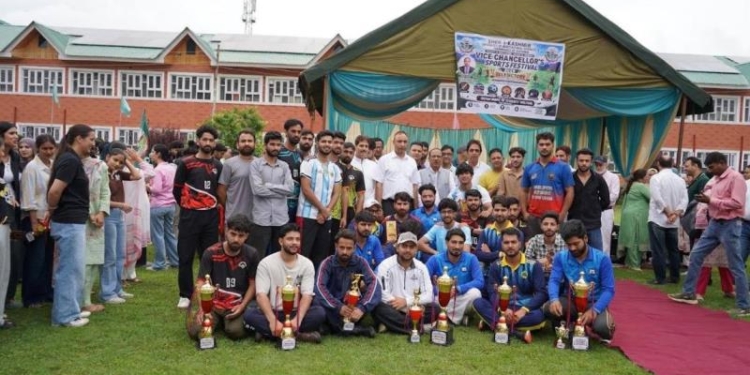 VC Harvests Sweet Corn, Felicitates Winners as SKUAST-K Sports Week Concludes at Wadura