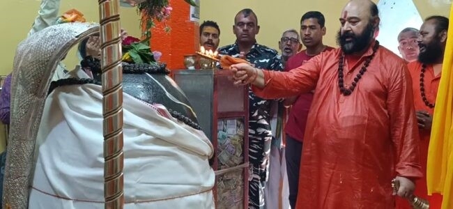 Amarnath Yatra : ‘Chhari Mubarak’ taken to Pahalgam for annual rituals