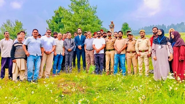 Ecotourism Association of Kashmir Collaborates in Jammu & Kashmir Eco Watch’s Go Green Gulmarg Plantation Drive