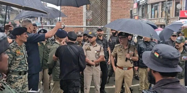 DGP Nalin Prabhat, Special DGP S.J.M. Gilani Reach Anantnag’s Lal Chowk, Review Security Situation