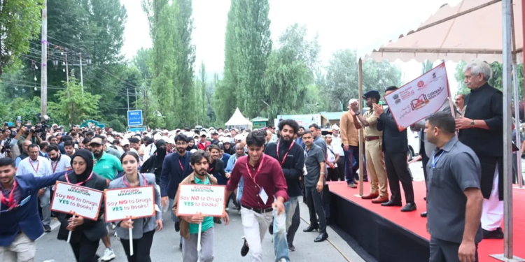 LG Sinha flags off Reading Marathon at Dal Lake