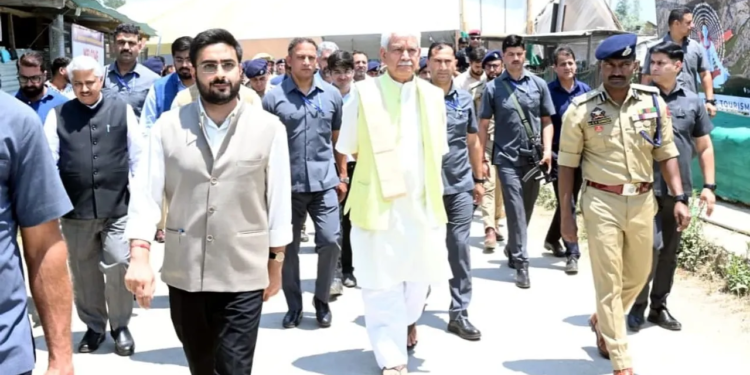 LG Sinha Reviews Yatra Arrangements at Pantha Chowk Transit Camp, Directs Round-the-Clock Care for Pilgrims