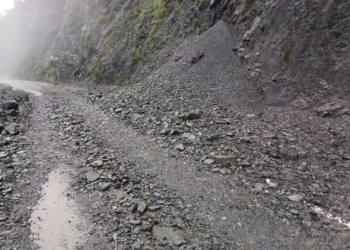 Jammu-Srinagar National Highway remains closed amid landslides, shooting stones