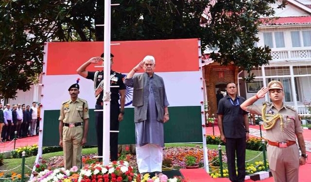 80th I-Day: LG Sinha hoists tricolour at Lok Bhavan, pays tribute to freedom fighters, natural calamity victims