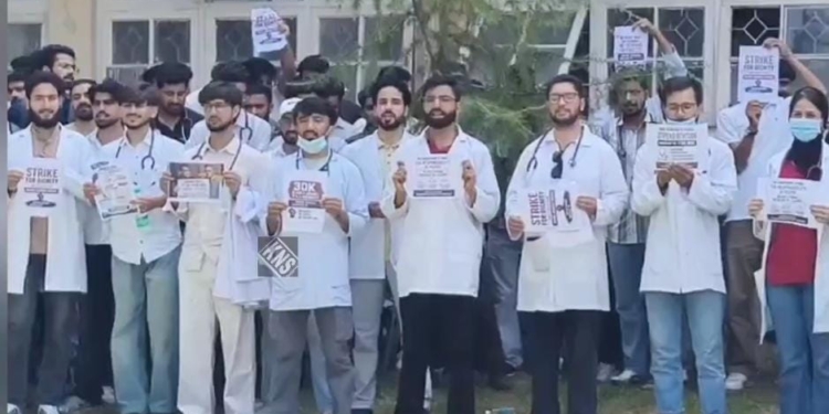 Jammu Kashmir: MBBS, BDS Interns Hold Protests Across GMCs, SKIMS Over Stipend Hike