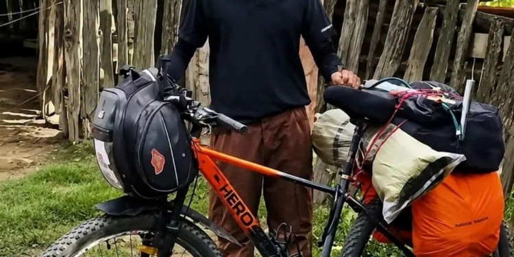 Lolab youth embarks On 9-month bicycle journey to Saudi Arabia for Umrah