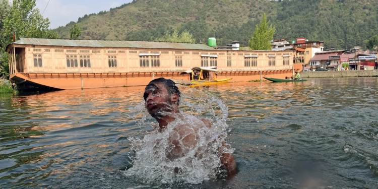 “J&K to Remain Hot and Humid; Heavy Showers Likely in Parts of Jammu”: MeT