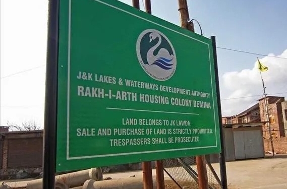 Dal Dwellers Allege Housing Scam, Demand Probe Into Rehabilitation at Rakh-e-Arth Colony