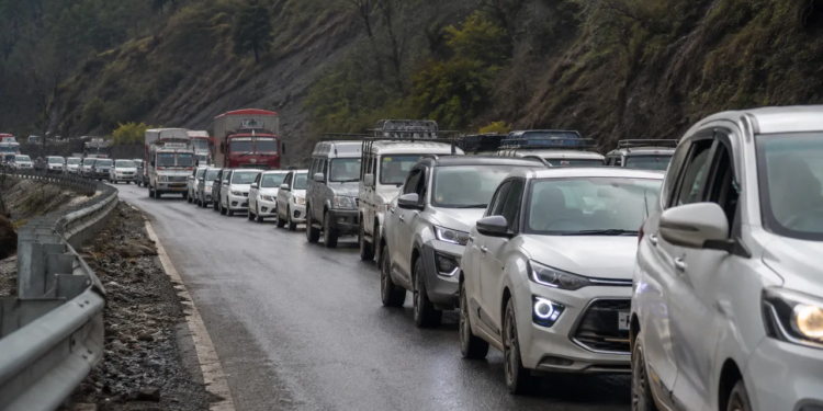 Traffic On Pahalgam-Anantnag Road Restored After Mudslides Cleared