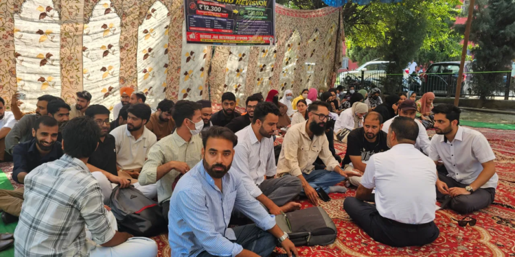 Intern Doctors’ Protest Over Stipend Hike Enters Day 4 at GMCs Across J&K