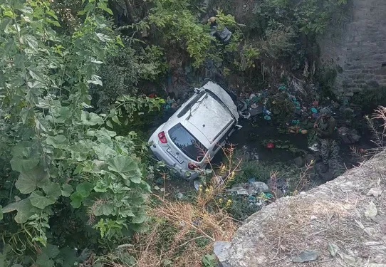 Couple injured after car falls from Bridge in Rafiabad