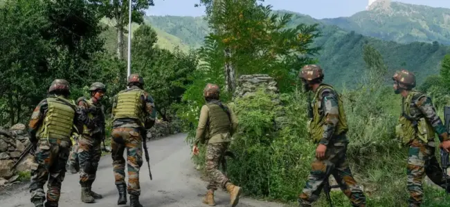 Western army commander visits forward areas in Jammu sector, reviews readiness