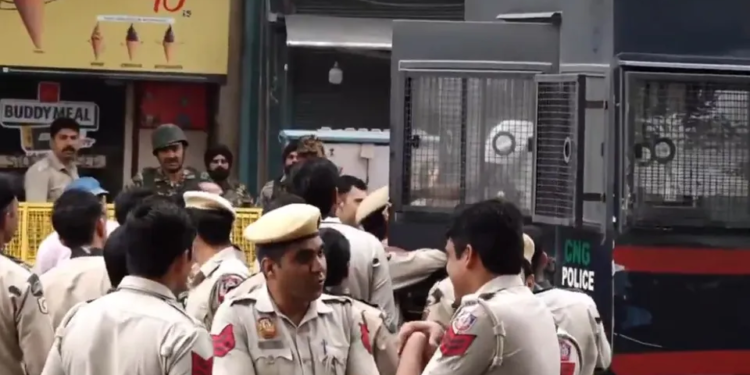 CJP stir against CEC : Delhi Police detains around 500 protestors