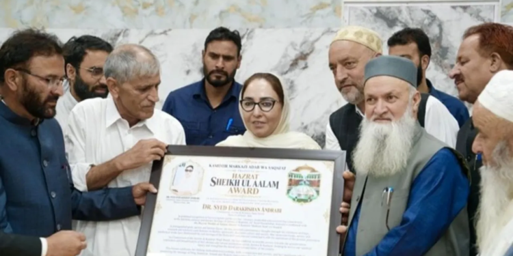 Darakhshan Andrabi honoured with Sheikh-ul-Aalam Award